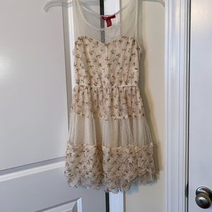 Beautiful floral spring dress size small.